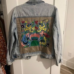 Native rose hummingbird embroidered denim jacket in size large. 100% cotton